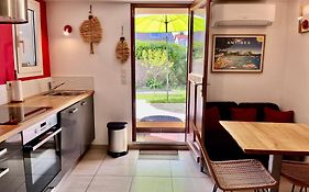 Appartement Deux Pieces Donnant Sur Un Jardin