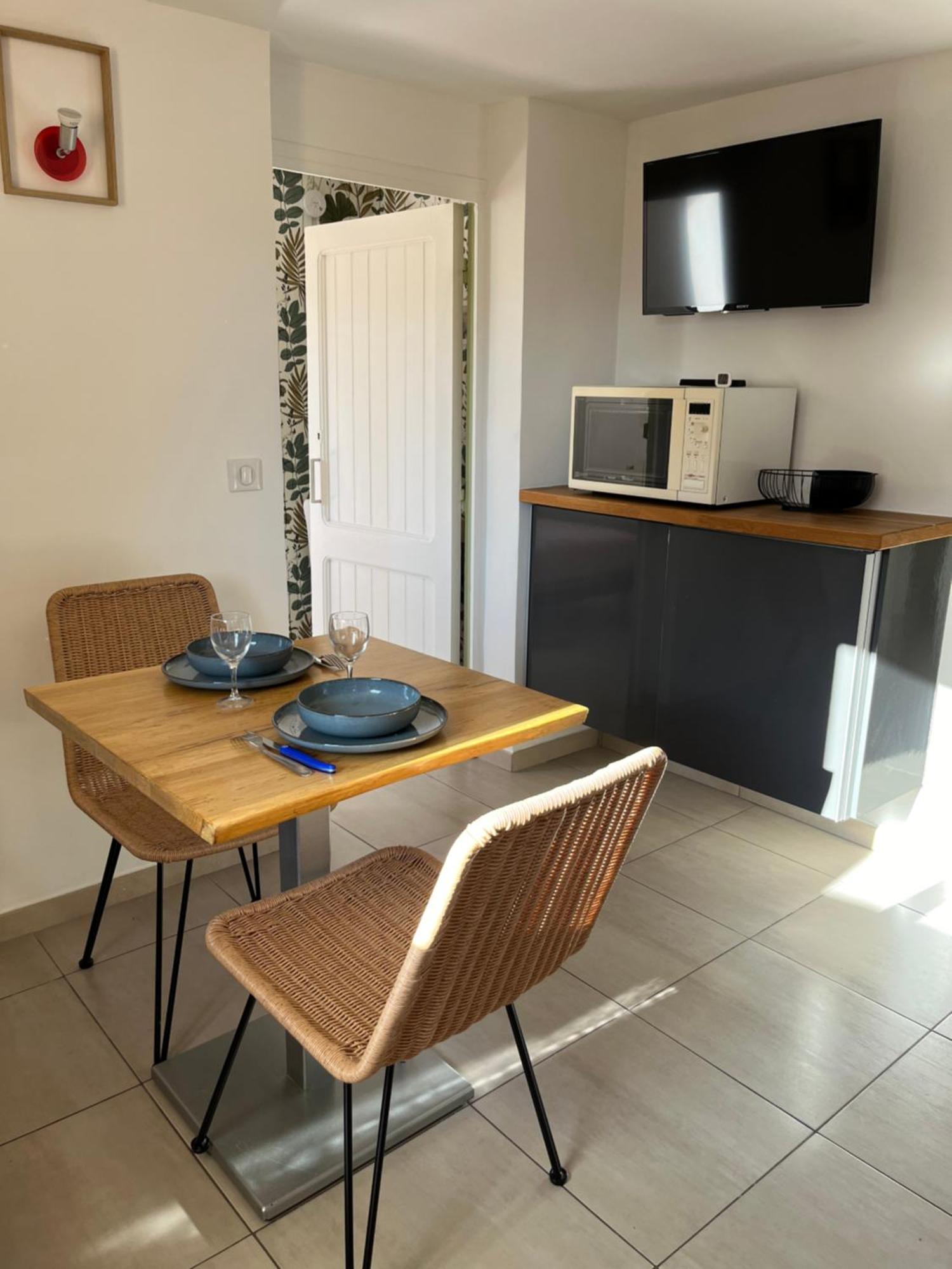 Appartement Deux Pieces Donnant Sur Un Jardin Antibes Esterno foto